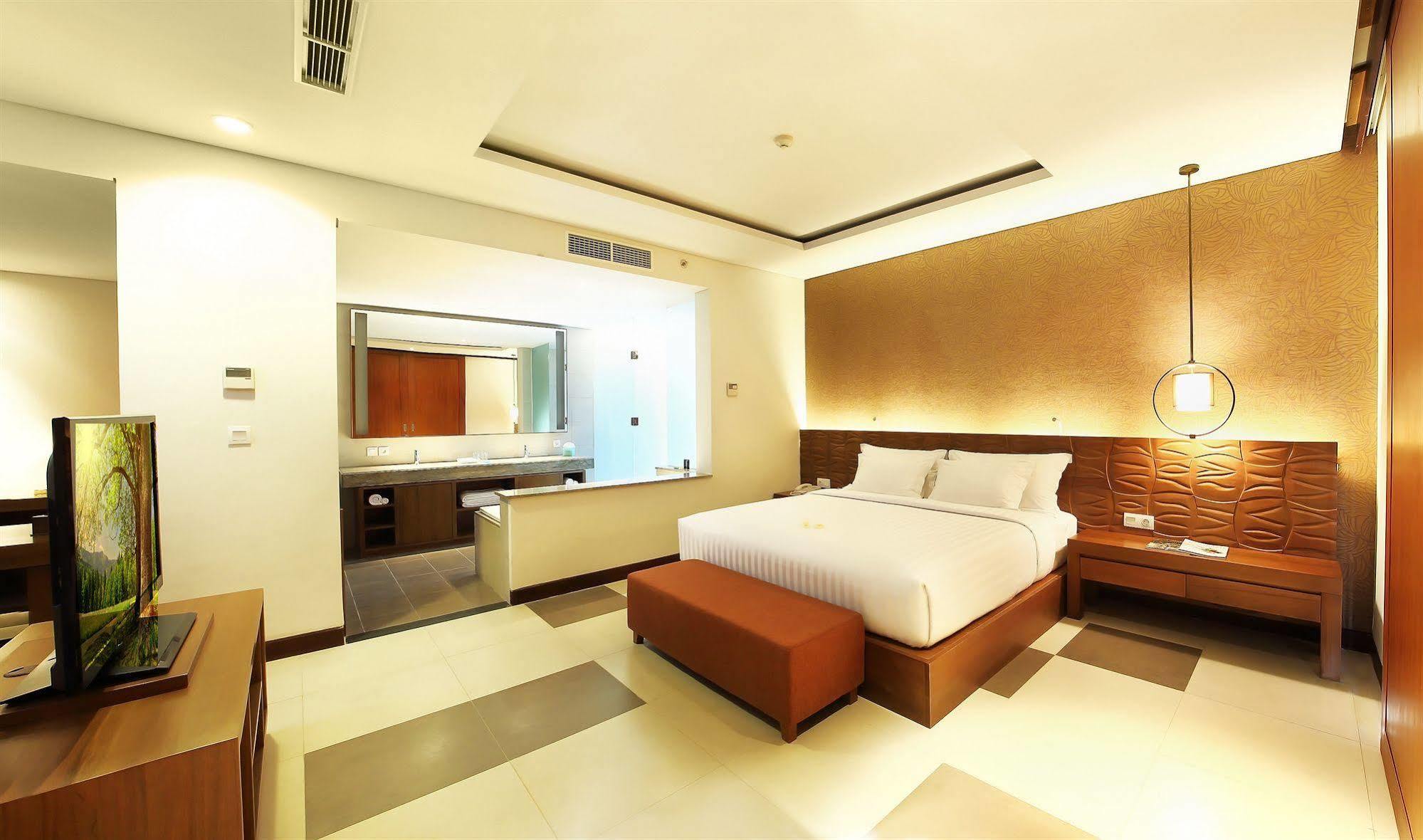 Hotel Sun Island & Legian